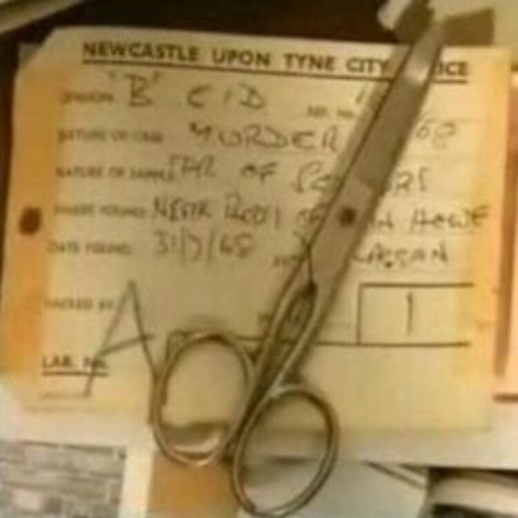 An evidence photo of the scissors Mary used to mutilate Brian Howe